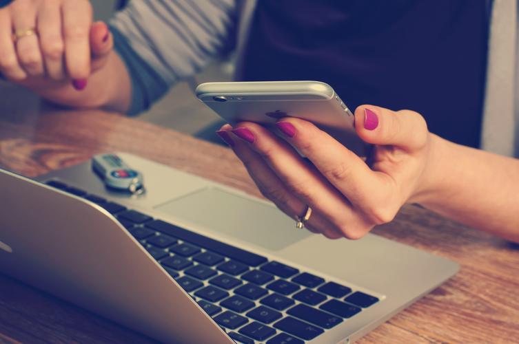 有哪些chatbi產品使用了nl2dsl2sql的技術路線,其市場成熟度如何?